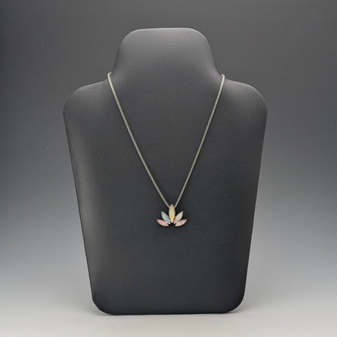 Vintage sterling silver base, five-color mother-of-pearl flower-shaped pendant with necklace